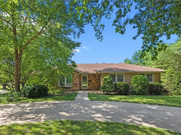 1235 Limit St, Leavenworth, KS 66048