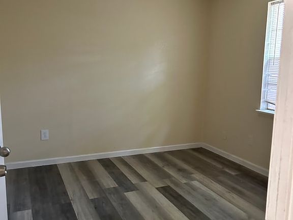5th image of 905 S 17th St #911