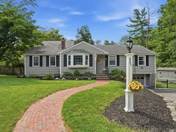 31 Rayfield Rd, Marshfield, MA 02050