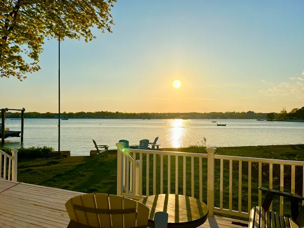 14 Tonetta Circle, Norwalk, CT 06855