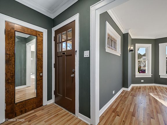 2nd image of 6236 W Cornelia Ave