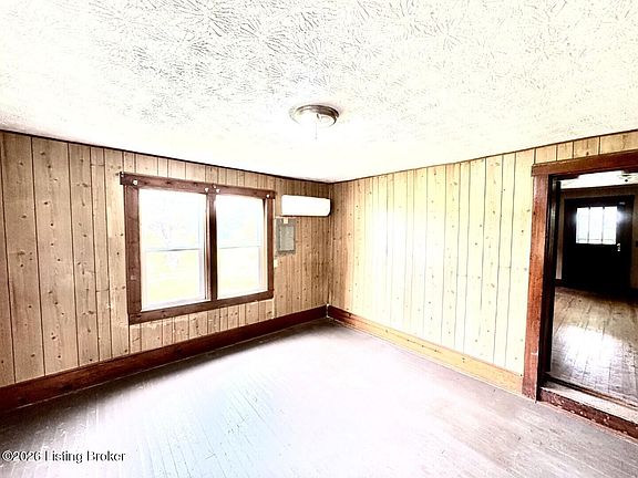 4th image of 4223 Chaplin Rd