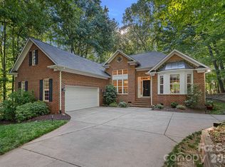 4932 Derbyshire Dr, Charlotte, NC 28270