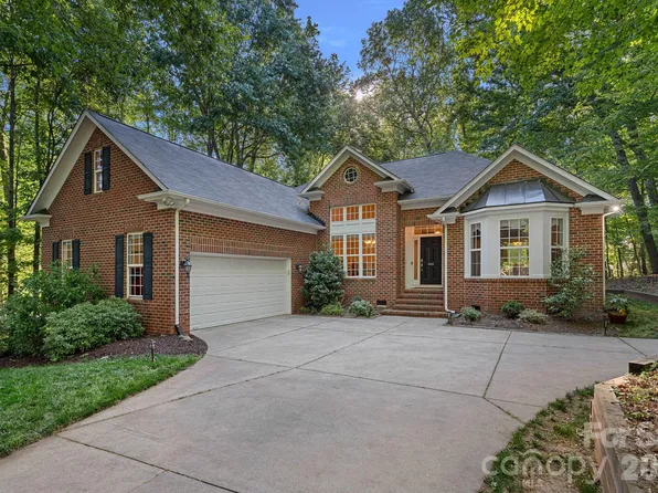 4932 Derbyshire Dr, Charlotte, NC 28270