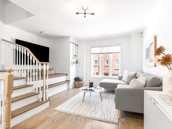 8 Grogan Mews, Toronto, ON M6H 4J9