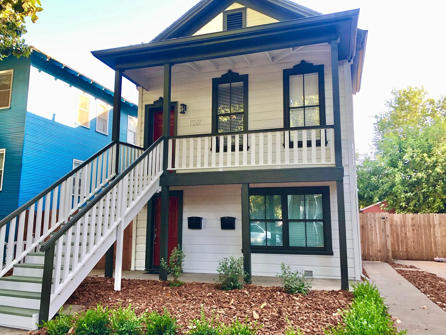 1317 D St #A photo 1