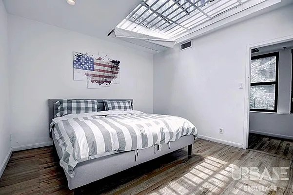 Rented by Urbane Brokerage | media 77