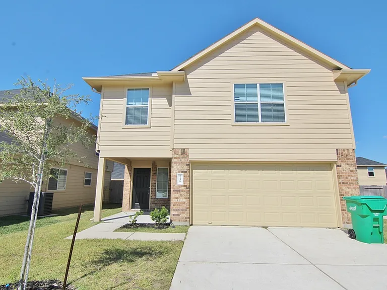 2435 Tomica Ct — Photo 3