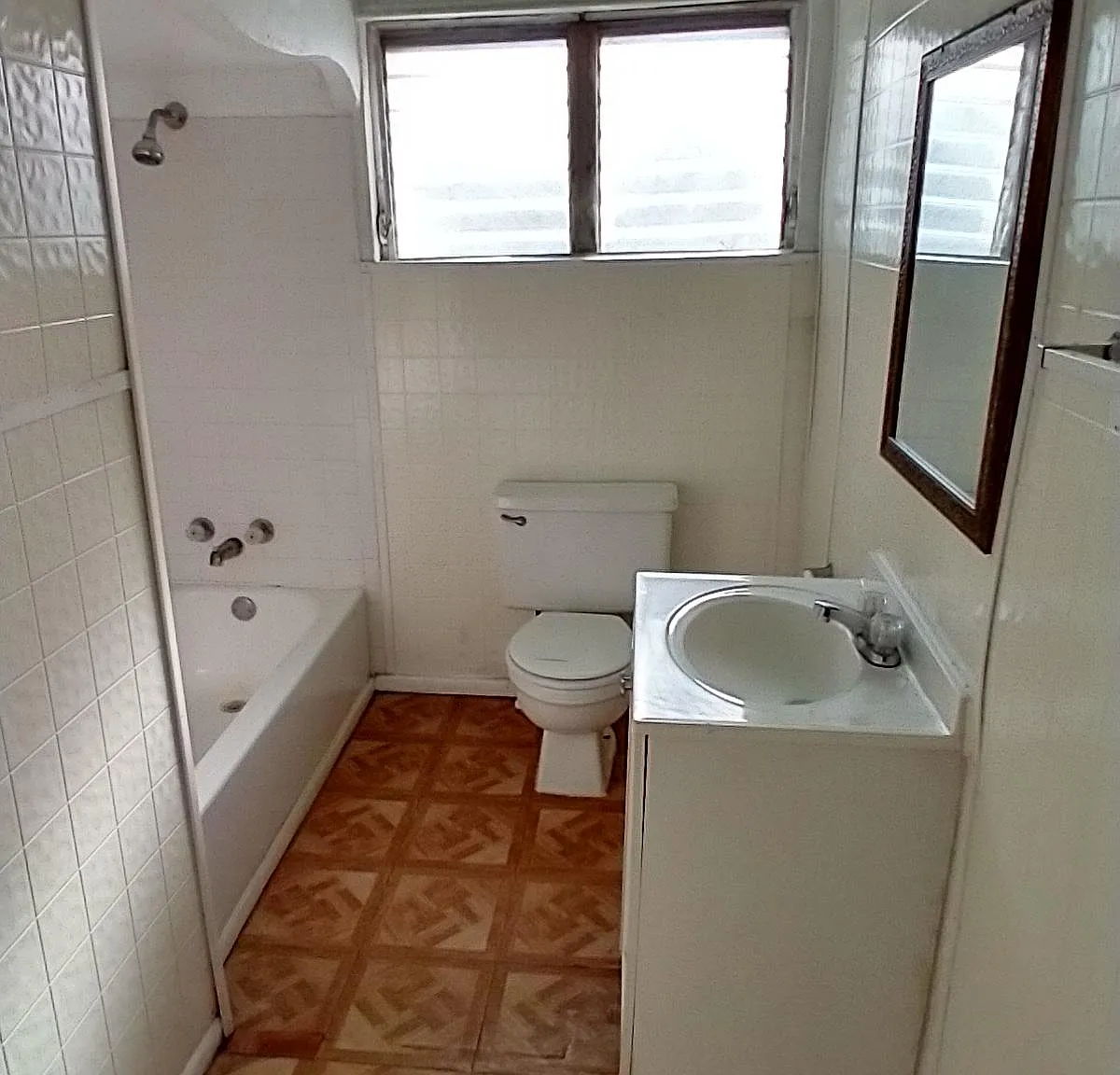 2747 W Green St — Photo 2