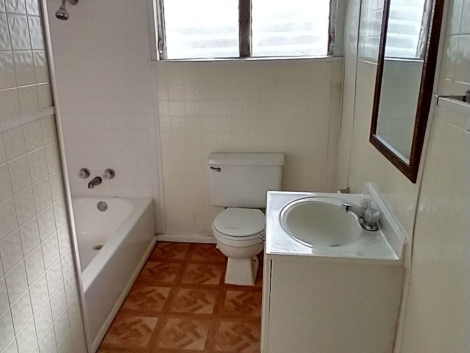 2nd image of 2747 W Green St APT 2