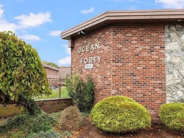 3940 Post Rd APT 17, Warwick, RI 02886