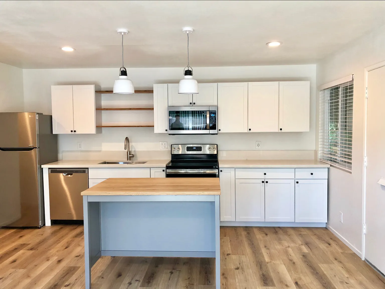 528 W Los Olivos Street — Photo 2