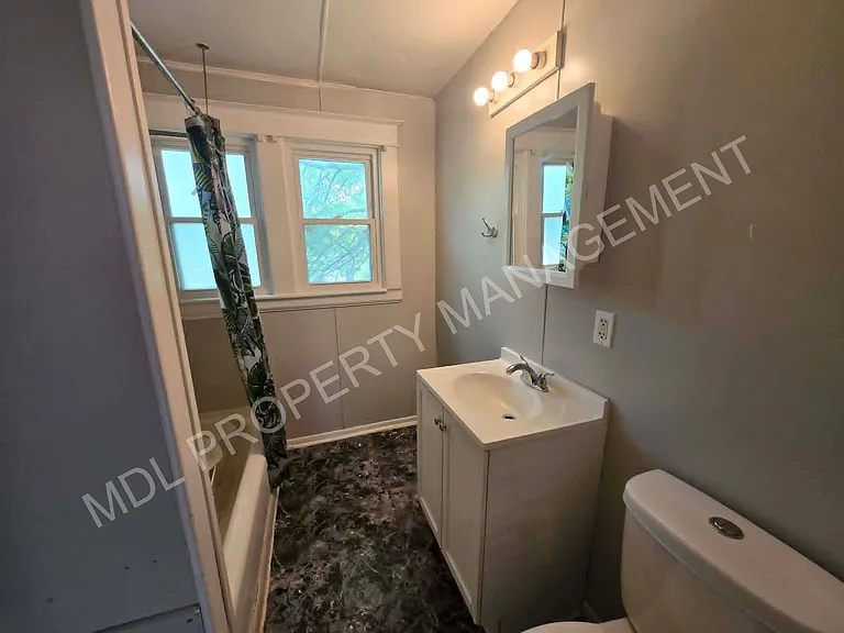 2120 Stark St. — Photo 4