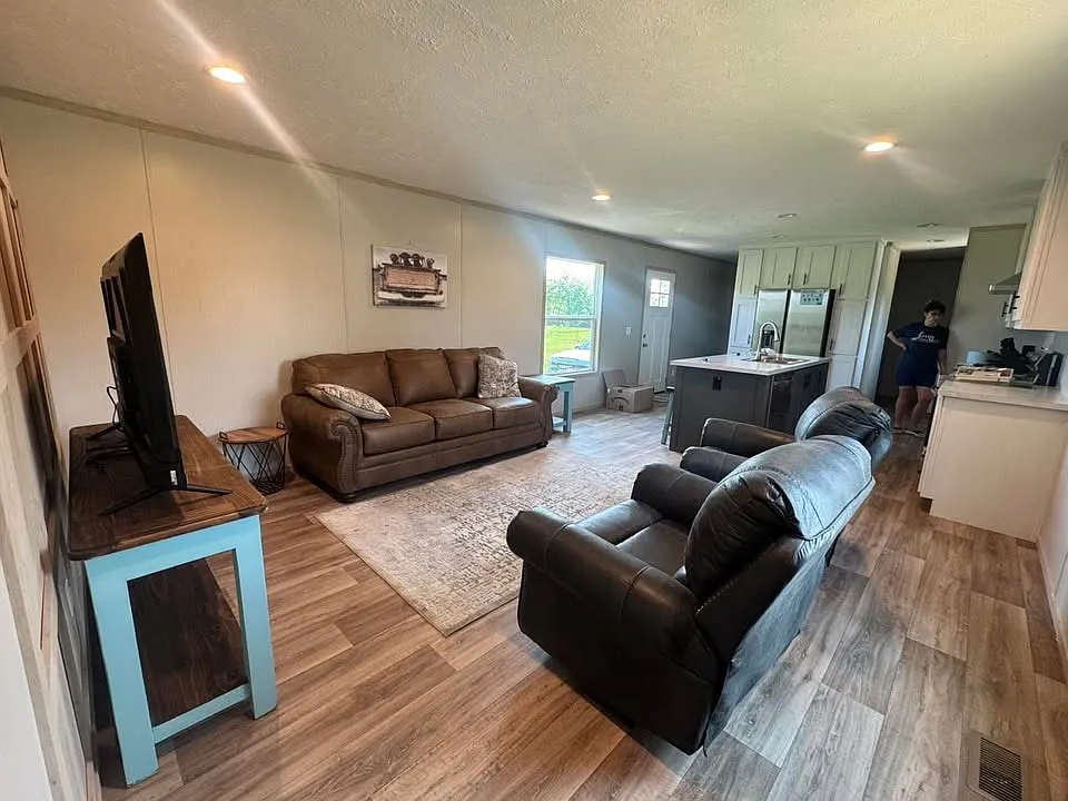 3 bed, $4,000 — Photo 3