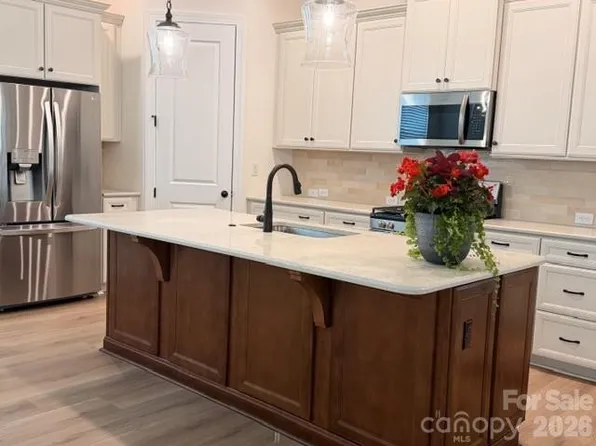 1002 Pastoral Pl, Waxhaw, NC 28173