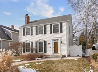 938 N 6th St, Manitowoc, WI 54220