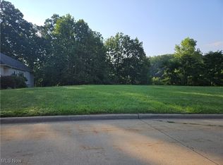 185 Creekside Dr, Garfield Heights, OH 44125