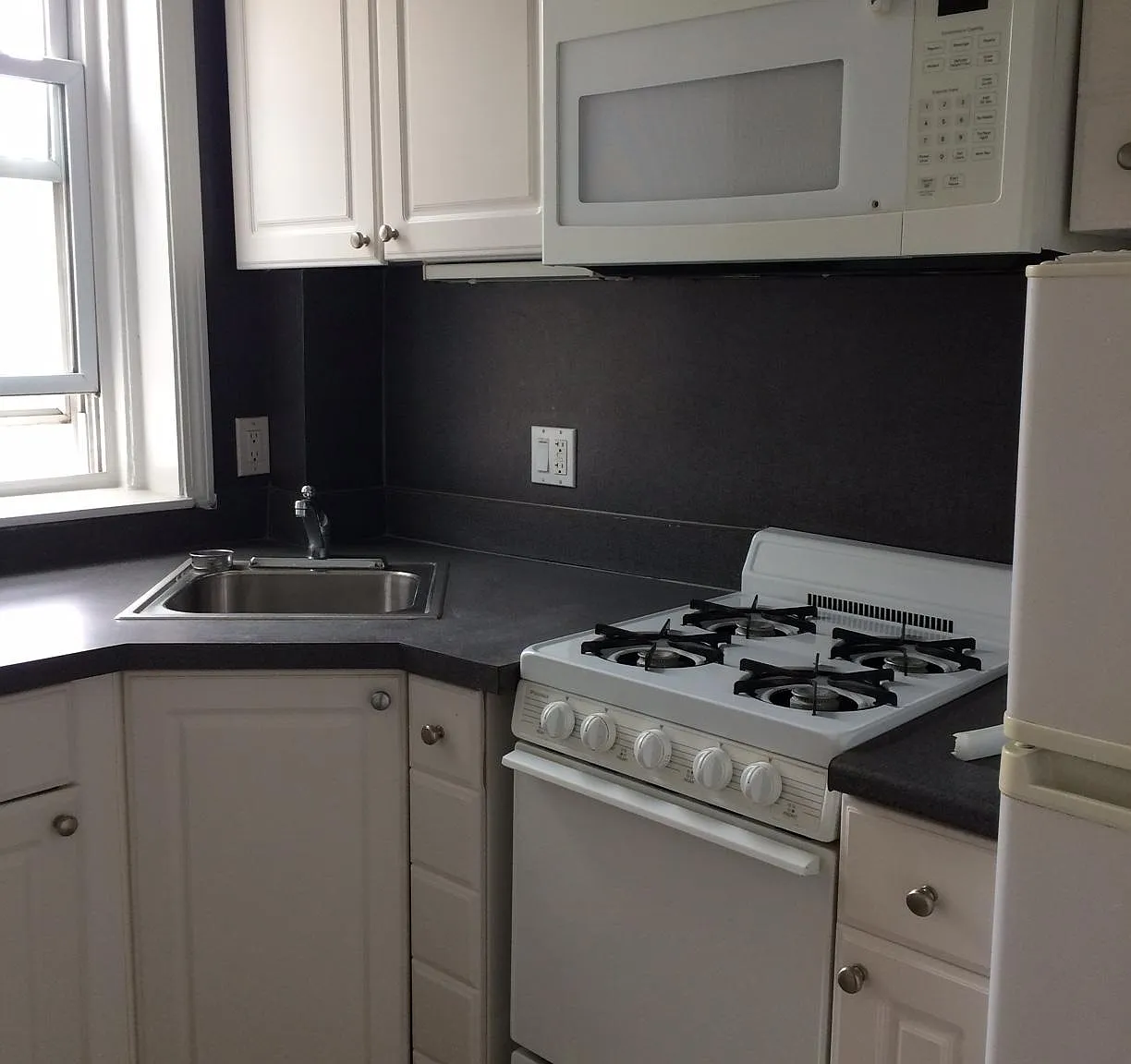 2 bed, 999 sqft, $3,700 — Photo 1