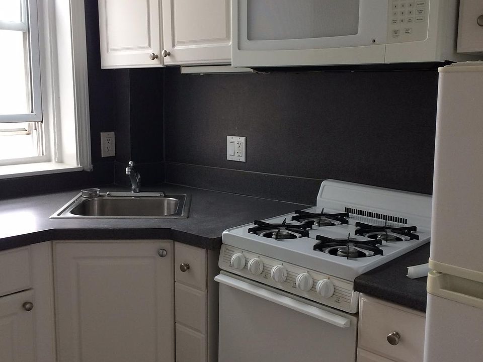 1st image of 149 Park Dr APT 2