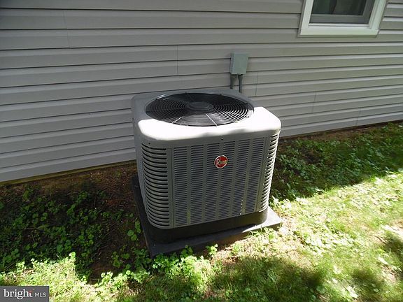 5th image of 3321 Hillside Dr
