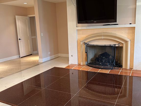 3rd image of 7N201 Windsor Dr #1