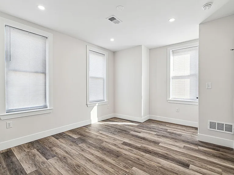5601 Lansdowne Ave #3 — Photo 6