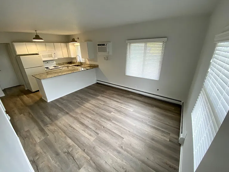801 S Phillips Ave — Photo 11