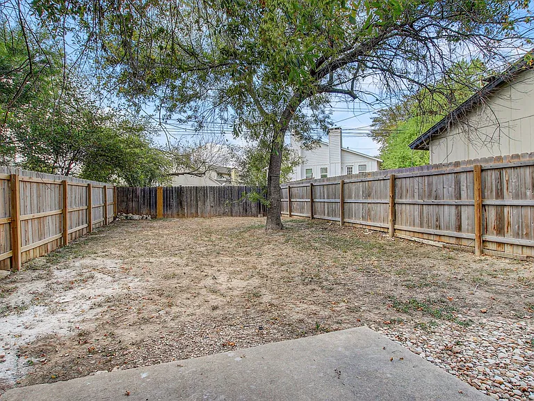 2414 Burleson Ct #B — Photo 20