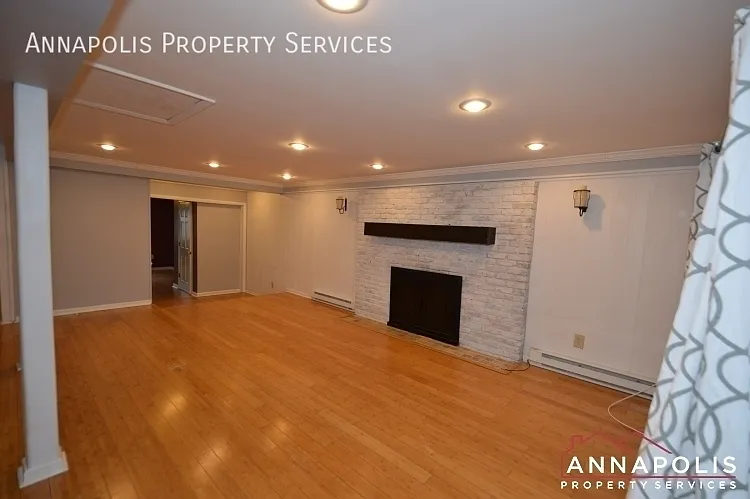 1066 Broadview Dr — Photo 9