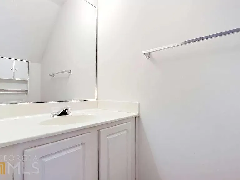 Powder Room - Half Bath mainfloor