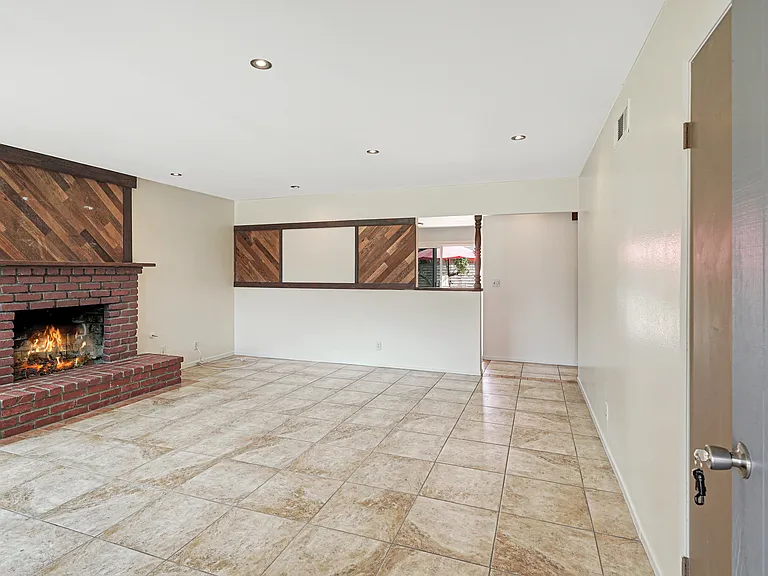 626 Manzanita Dr — Photo 4
