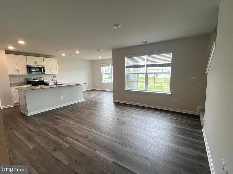 180 Hamstead Dr — Photo 6