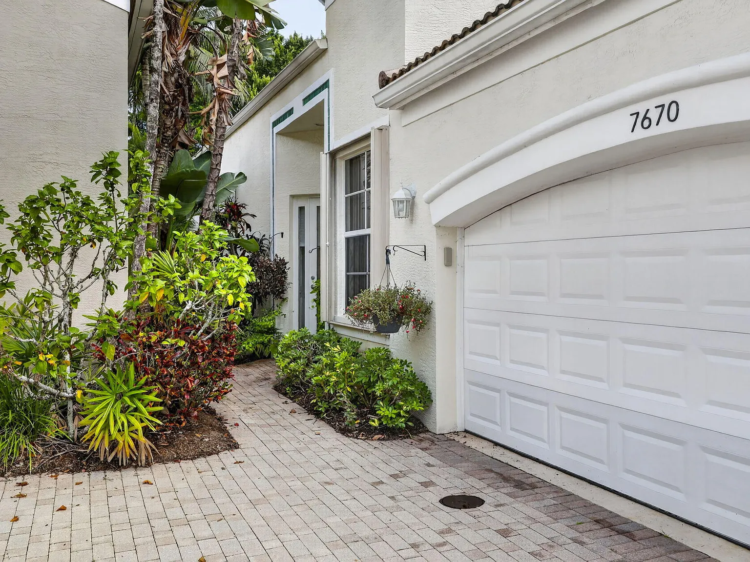 3 bed, 2.0 bath, 1720 sqft, $8,500 — Photo 3