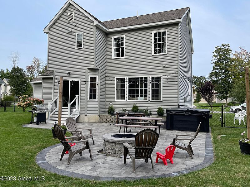 4th image of 18 Tamarac Drive
