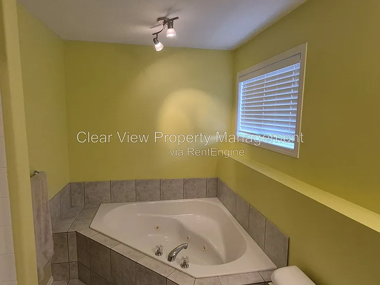 23 Chilcotin Ln W #212 — Photo 12