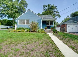 53 Grove St, Waldwick, NJ 07463