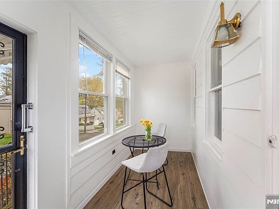 4th image of 100 Washington Pl