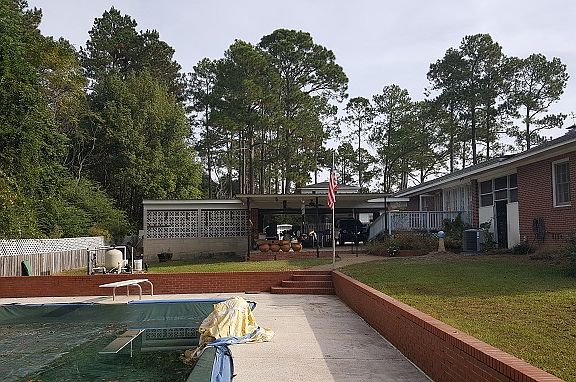4th image of 913 S Dogwood Dr