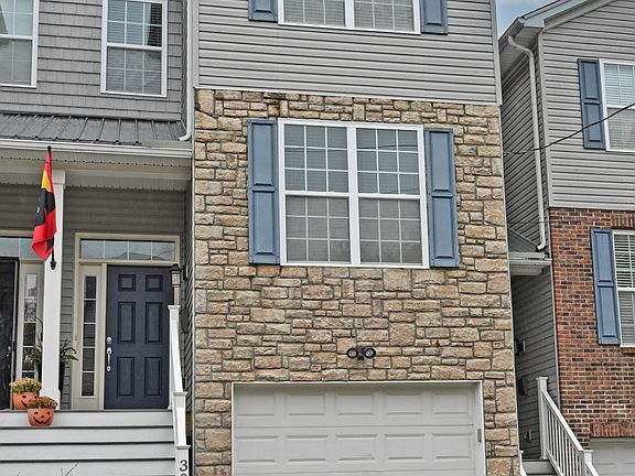 3rd image of 3041 Lavinia Ave