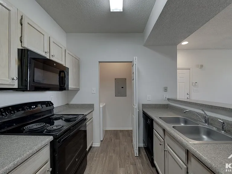 La Crosse Apartments — Photo 32