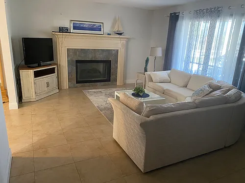 1500 Crest Dr Photo 1