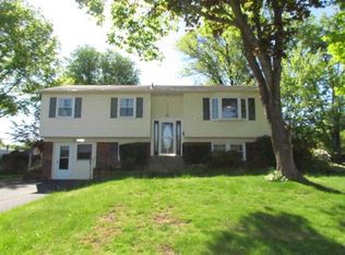 1057 Log College Dr, Warminster, PA 18974