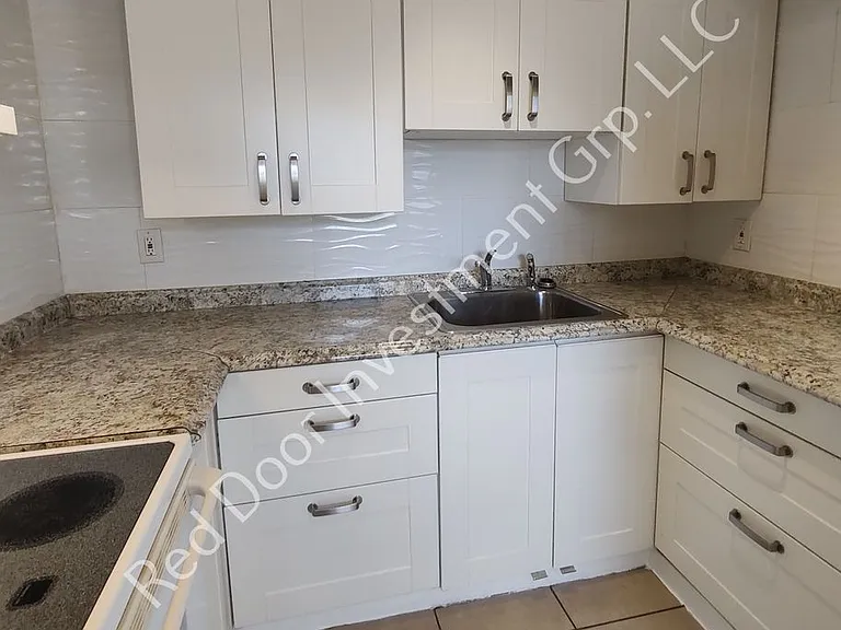 706 W Dixie Ave #2 — Photo 5