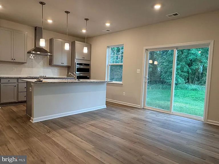 19 Forest Grove Ave — Photo 4