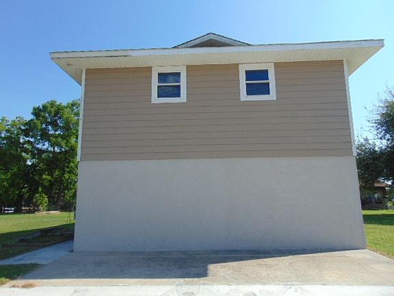 3rd image of 1006 Claire Dr