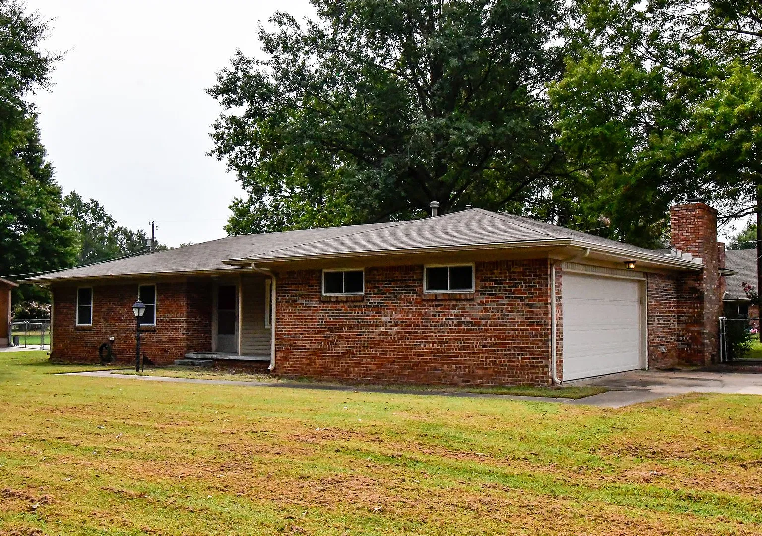 Bixby Single Story Ranch in Great Location! — Photo 2