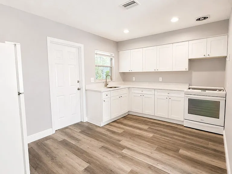 4919 York St — Photo 5