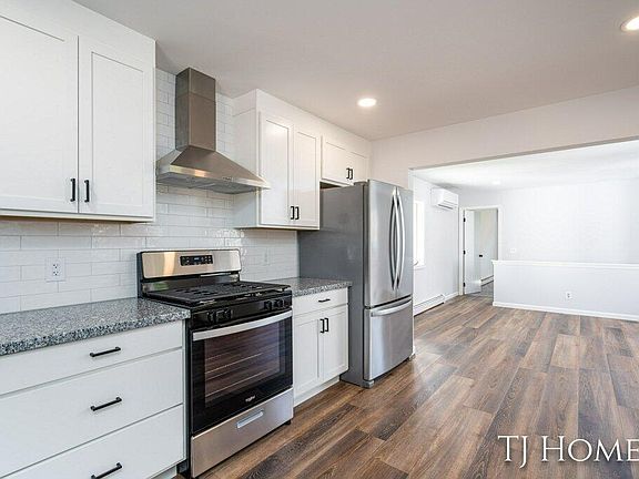 2nd image of 1822 Collingwood Ave SW
