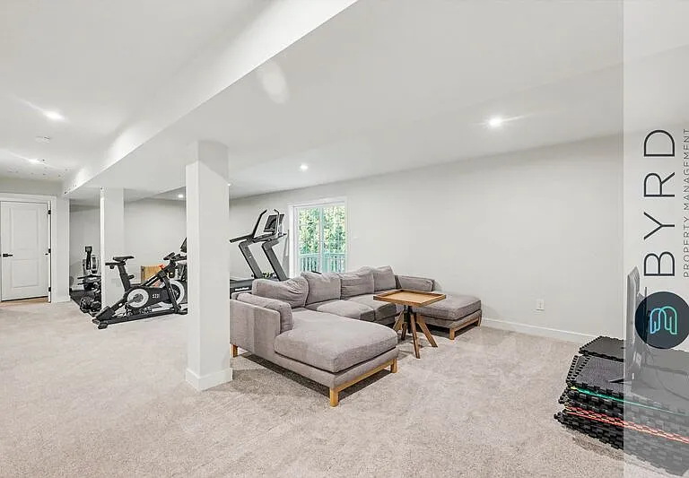 18606 Holly Crest Dr — Photo 36