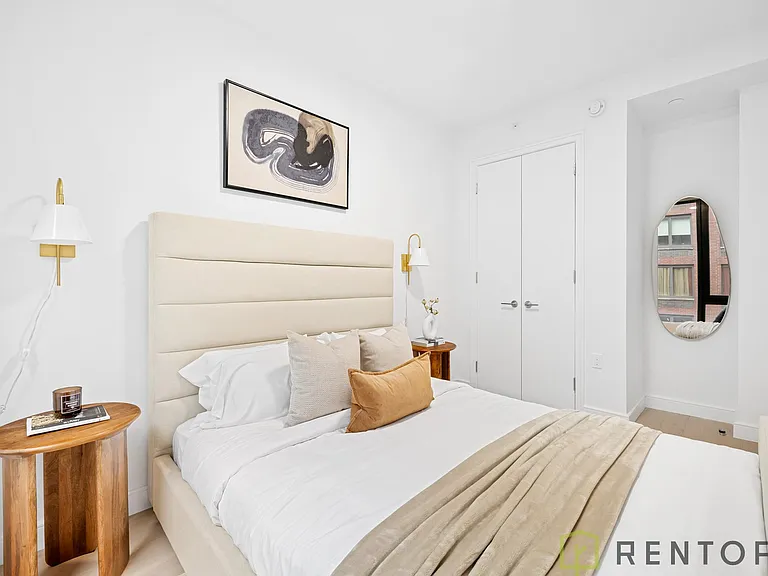 555 W 45th St #701D — Photo 10